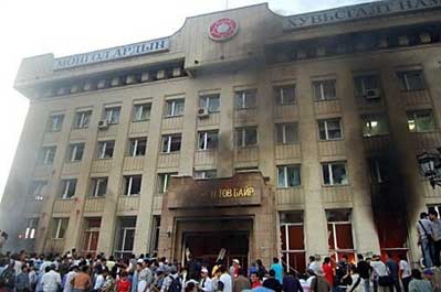 Tổng thống Mông Cổ tuyên bố tình trạng khẩn cấp